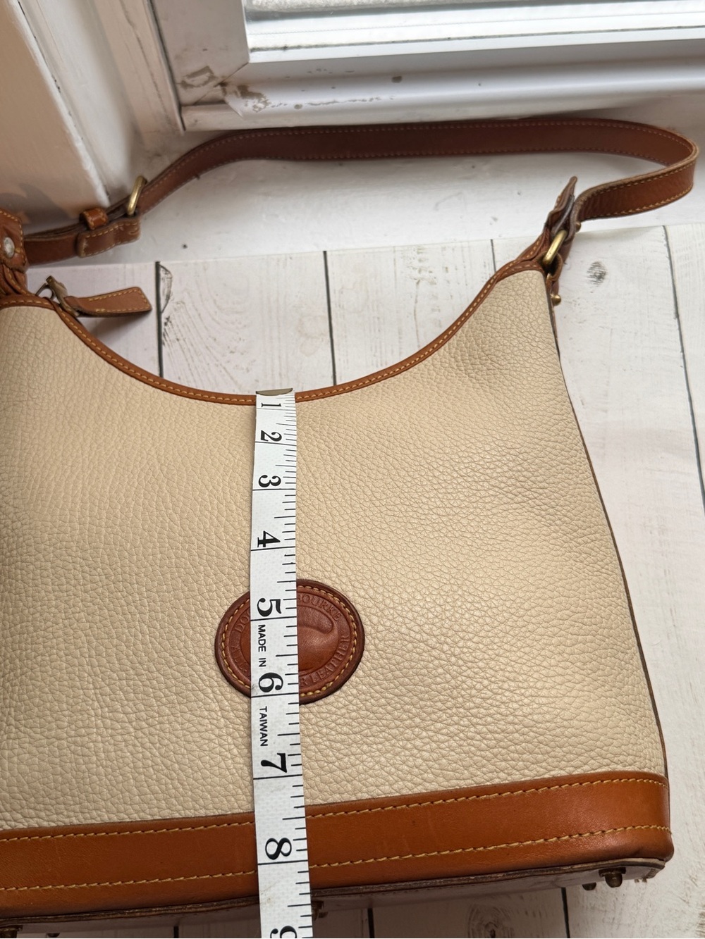 Dooney & Bourke | Vintage Cream & Tan All-Weather Pebbled Leather Shoulder Bag - Picture 12 of 16